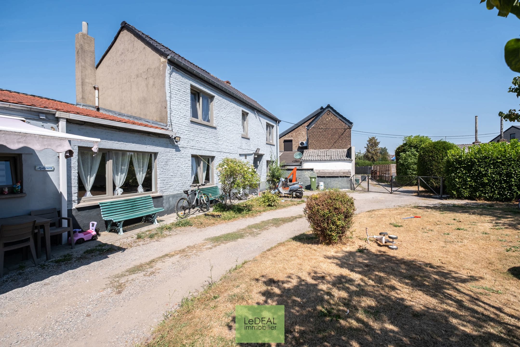 Maison à Farciennes : Maison 3 chambres avec garage et grand espace extérieur